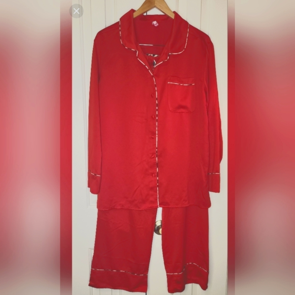 Cosmopolitan Long Sleeve Button Down L